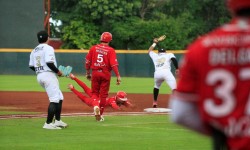 *Aram Castell?n comanda el triunfo de los Diablos Rojos para avanzar a la Serie Final de Rising Stars*