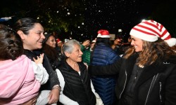 VECINAS Y VECINOS CELEBRAN CON ALE ROJO DE LA VEGA POSADA NAVIDAD EN TUS MANOS