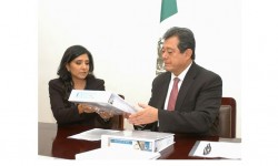 De manera oficial Alejandra Barrales entrega la Comisi&oacute;n de Gobierno de la ALDF y los archivos legislativos a su sucesor, Guillermo Orozco Loreto