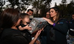 CON ALE ROJO DE LA VEGA LLEGARON LOS REYES MAGOS Y REGALOS A NI?AS Y NI?OS DE LA COLONIA BUENAVISTA