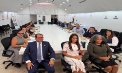 ALE ROJO DE LA VEGA RECIBE A LEGISLADORES DE NUEVA YORK; COMPARTEN EXPERIENCIAS PARA FORTALECER GOBIERNO LOCAL